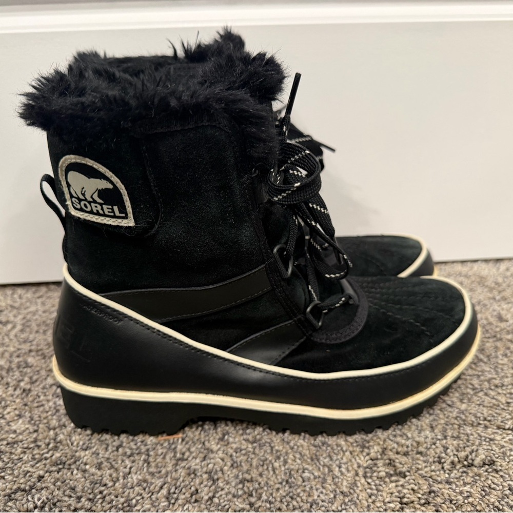 Sorel Women's Tivoli II waterproof suede winter boots in black size 8